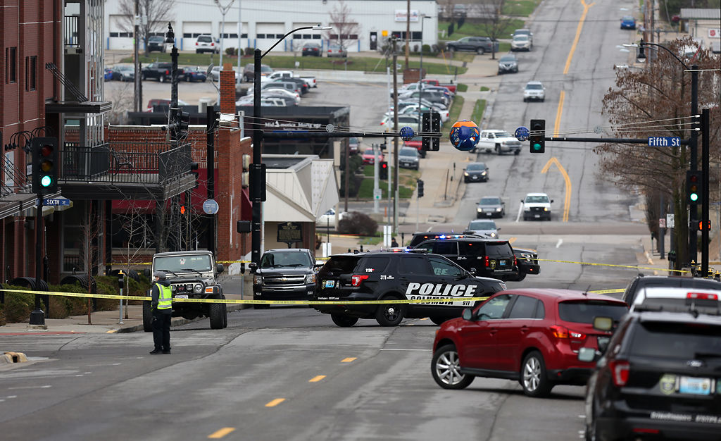 Columbia Police shut down traffic on Walnut Street